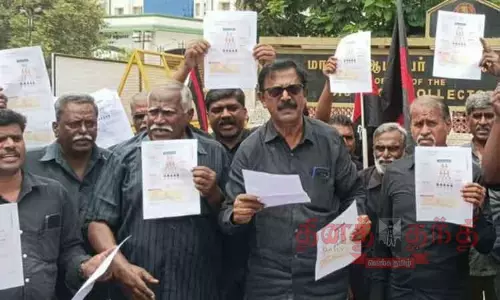 சி.பி.எஸ்.இ. பாடத்திட்ட நகலை கிழித்து போராட்டம்