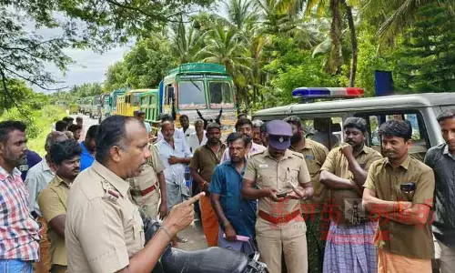 15 லாரிகளை பொதுமக்கள் சிறைபிடிப்பு