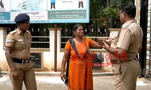 பெண் தீக்குளிக்க முயன்றதால் பரபரப்பு பெண் தீக்குளிக்க முயன்றதால் பரபரப்பு
