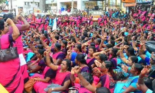 நாகர்கோவிலில் காலிப்பணியிடங்களை நிரப்பக்கோரி அங்கன்வாடி ஊழியர்கள் ஆர்ப்பாட்டம்