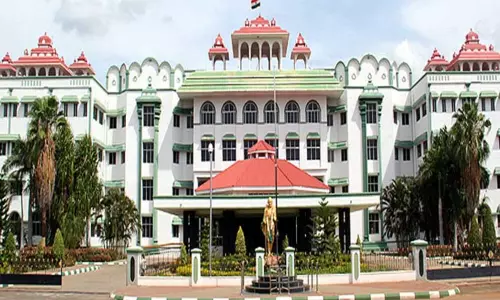 அர்ச்சகர் நியமனம் குறித்து தெளிவுபடுத்தக்கோரி வழக்கு - அதிகாரிகளுக்கு மதுரை ஐகோர்ட்டு நோட்டீஸ்
