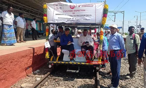 நாகர்கோவில்-மேலப்பாளையம் இடையே இரட்டை ரெயில் பாதை பணிகள் அடுத்த ஆண்டுக்குள் நிறைவுபெறும் -கோட்ட மேலாளர் முகுந்த் தகவல் நாகர்கோவில்-மேலப்பாளையம் இடையே இரட்டை ரெயில் பாதை பணிகள் அடுத்த ஆண்டுக்குள் நிறைவுபெறும் -கோட்ட மேலாளர் முகுந்த் தகவல்