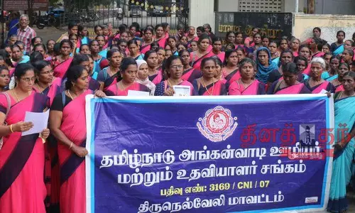 அங்கன்வாடி ஊழியர்கள் ஆர்ப்பாட்டம்