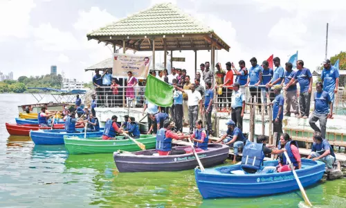 மாமல்லபுரம் சுற்றுலாத்துறை சார்பில் முட்டுக்காடு படகு குழாமில் படகு போட்டி
