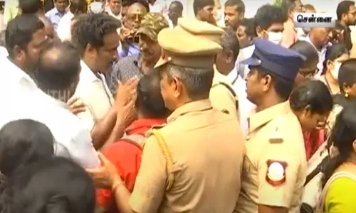 மின்வாரிய தொழிலாளர்கள் நடத்திய காத்திருப்பு போராட்டம் தற்காலிகமாக வாபஸ்