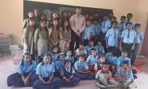 சிவமொக்காவில் தமிழ் மாணவர்களுடன் கலந்துரையாடிய கலெக்டர் செல்வமணி சிவமொக்காவில் தமிழ் மாணவர்களுடன் கலந்துரையாடிய கலெக்டர் செல்வமணி