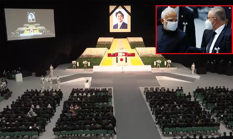 ஜப்பான் முன்னாள் பிரதமர் ஷின்ஜோ அபேவின் நினைவு நிகழ்ச்சியில் பிரதமர் மோடி ஜப்பான் முன்னாள் பிரதமர் ஷின்ஜோ அபேவின் நினைவு நிகழ்ச்சியில் பிரதமர் மோடி