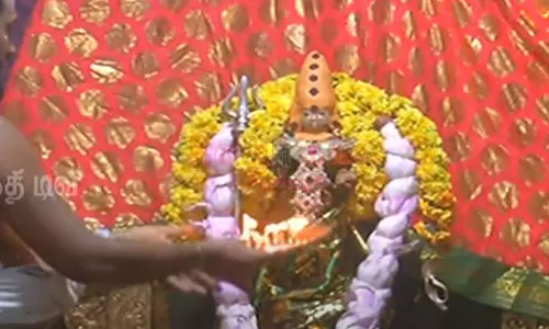 குலசேகரபட்டினம் முத்தாரம்மன் கோவில் தசரா திருவிழா -  ரிஷபம் வாகனத்தில் எழுந்தருளி பக்தர்களூக்கு காட்சி