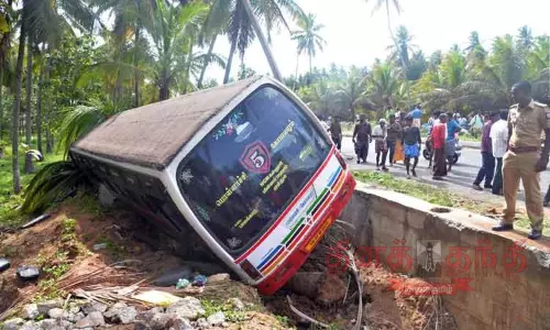 டிரைவர் உள்பட 2 பேர் பலி