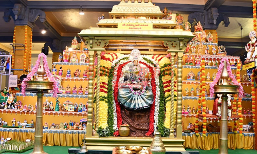 வடபழனி முருகன் கோவிலில் நவராத்திரி திருவிழா கோலாகலம்; அன்னபூரணி அலங்காரத்தில் அம்மன் தரிசனம் வடபழனி முருகன் கோவிலில் நவராத்திரி திருவிழா கோலாகலம்; அன்னபூரணி அலங்காரத்தில் அம்மன் தரிசனம்