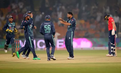 5வது டி20 போட்டி: 6 ரன்கள் வித்தியாசத்தில் பாகிஸ்தான் அணி வெற்றி