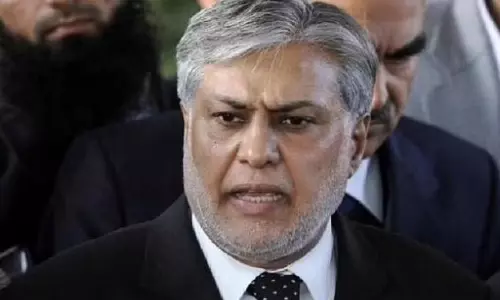 பொருளாதார நெருக்கடிக்கு மத்தியில் பாகிஸ்தானில் புதிய நிதி மந்திரி பதவியேற்பு பொருளாதார நெருக்கடிக்கு மத்தியில் பாகிஸ்தானில் புதிய நிதி மந்திரி பதவியேற்பு