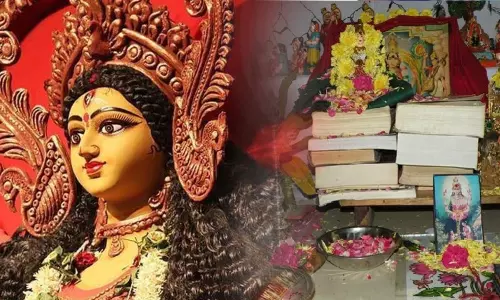 கேரளாவில் துர்காஷ்டமியையொட்டி பள்ளி,கல்லூரிகளுக்கு 3-ந் தேதி விடுமுறை: மந்திரிசபை கூட்டத்தில் முடிவு கேரளாவில் துர்காஷ்டமியையொட்டி பள்ளி,கல்லூரிகளுக்கு 3-ந் தேதி விடுமுறை: மந்திரிசபை கூட்டத்தில் முடிவு