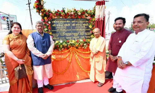 உ.பி.யில் லதா மங்கேஷ்கர் பெயரில் சாலை சந்திப்பு - யோகி ஆதித்யநாத் திறந்து வைத்தார்