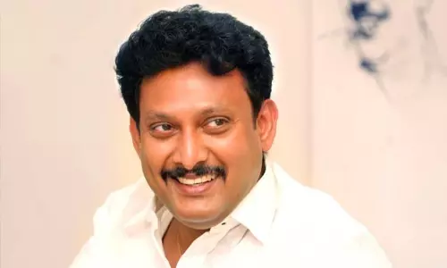 அமைச்சர் அன்பில் மகேஷ் மருத்துவமனையில் இருந்து வீடு திரும்பினார் அமைச்சர் அன்பில் மகேஷ் மருத்துவமனையில் இருந்து வீடு திரும்பினார்