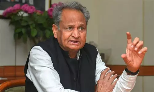 காங்கிரஸ் தலைவர் பதவிக்கு போட்டியில்லை: அசோக் கெலாட் அறிவிப்பு காங்கிரஸ் தலைவர் பதவிக்கு போட்டியில்லை: அசோக் கெலாட் அறிவிப்பு