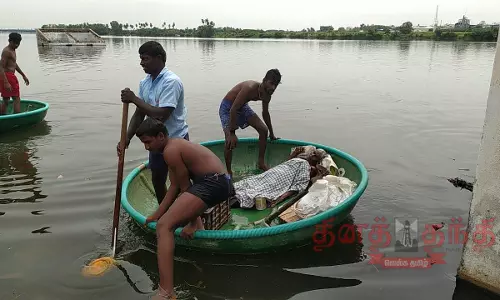 ஆற்றில் குதித்து மூதாட்டி தற்கொலை முயற்சி ஆற்றில் குதித்து மூதாட்டி தற்கொலை முயற்சி