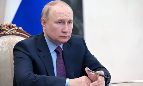 உக்ரைனில் ரஷியா கைப்பற்றிய பிராந்தியங்களை சுதந்திர பிரதேசங்களாக அங்கீகரிக்கும் ஆணையில் அதிபர் புதின் கையெழுத்து!