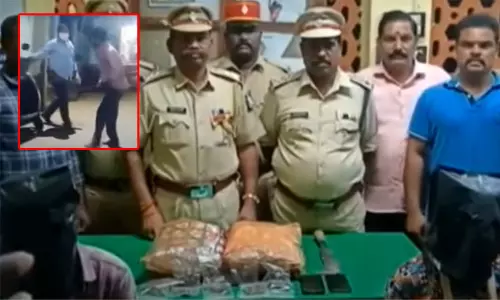 கஞ்சா விநியோகித்த இளைஞர்களை பிடிக்க சென்ற போலீசார்; அரிவாளைக் காட்டி மிரட்டிய பயங்கரம்..! கஞ்சா விநியோகித்த இளைஞர்களை பிடிக்க சென்ற போலீசார்; அரிவாளைக் காட்டி மிரட்டிய பயங்கரம்..!