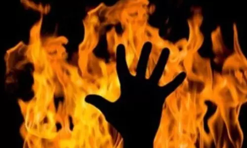 கியாஸ் சிலிண்டர் குடோனில் தீ விபத்து: உடல் கருகிய 2 பேர் பலி - ஊராட்சி மன்ற தலைவர் உள்பட 5 பேர் மீது வழக்கு கியாஸ் சிலிண்டர் குடோனில் தீ விபத்து: உடல் கருகிய 2 பேர் பலி - ஊராட்சி மன்ற தலைவர் உள்பட 5 பேர் மீது வழக்கு