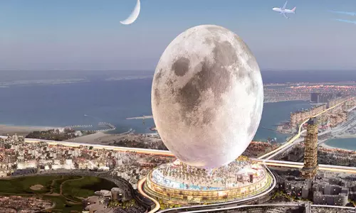 நிலவு வடிவ சொகுசு விடுதி