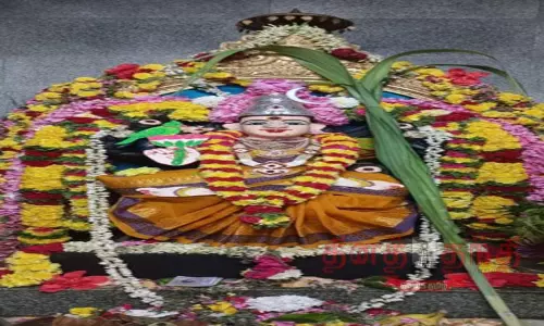 நவராத்திரி விழாவையொட்டி சவுடேஸ்வரி அம்மன் ேகாவிலில் சிறப்பு பூஜை