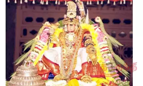 உறையூர் கமலவல்லி நாச்சியார் கோவிலில் தாயார் திருவடி சேவை