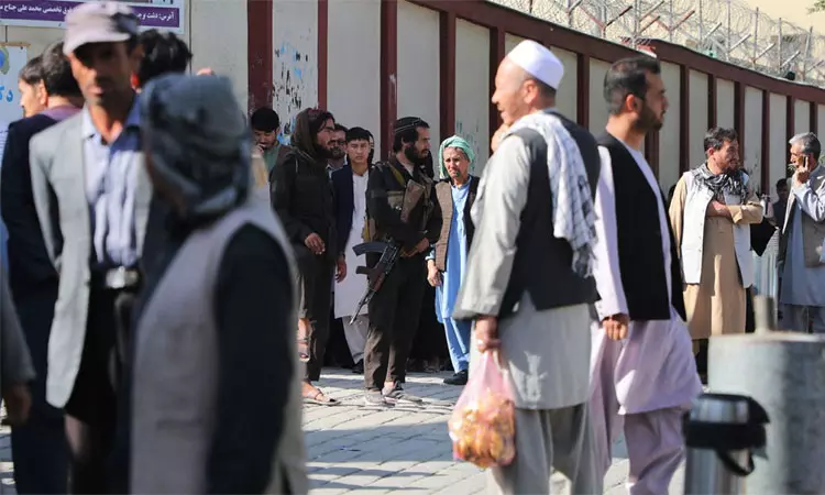 ஆப்கானிஸ்தானில் கல்வி மையத்தில் பயங்கர குண்டு வெடிப்பு 32 பேர் உடல் சிதறி பலி ஆப்கானிஸ்தானில் கல்வி மையத்தில் பயங்கர குண்டு வெடிப்பு 32 பேர் உடல் சிதறி பலி