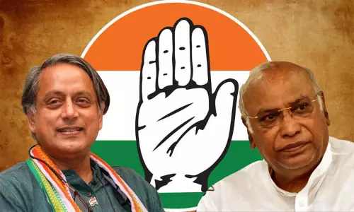 காங்கிரஸ் தலைவர் யார்? சசி தரூர் - மல்லிகார்ஜுன கார்கே இடையே நேரடி போட்டி காங்கிரஸ் தலைவர் யார்? சசி தரூர் - மல்லிகார்ஜுன கார்கே இடையே நேரடி போட்டி