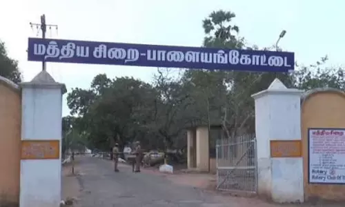 பாளையங்கோட்டை சிறையில் இருந்து 8 ஆயுள் தண்டனை கைதிகள் விடுதலை பாளையங்கோட்டை சிறையில் இருந்து 8 ஆயுள் தண்டனை கைதிகள் விடுதலை