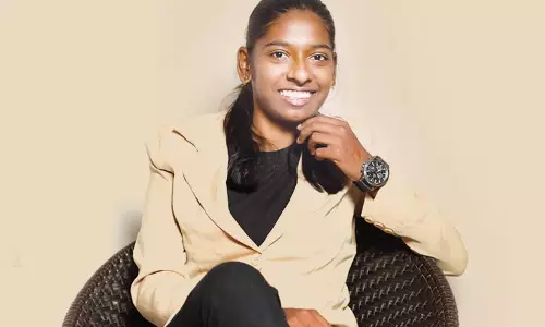 இ-காமர்ஸ் வர்த்தகத்தில் கலக்கும் பட்டதாரி மாணவி