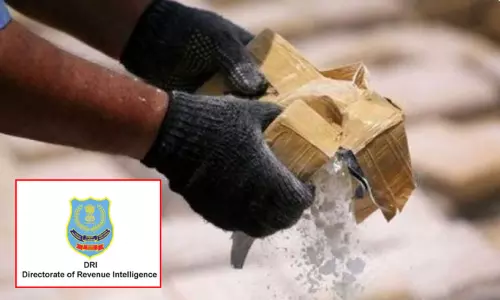 மும்பை: ஆரஞ்சு பழங்கள் என்ற பெயரில் ரூ.1,476 கோடி போதை பொருள் கடத்தல் மும்பை: ஆரஞ்சு பழங்கள் என்ற பெயரில் ரூ.1,476 கோடி போதை பொருள் கடத்தல்
