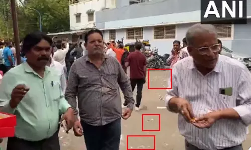 இந்தூரில் தூய்மை நகர கொண்டாட்டத்தில் சாலையில் அசுத்தம் ஏற்படுத்திய அவலம்