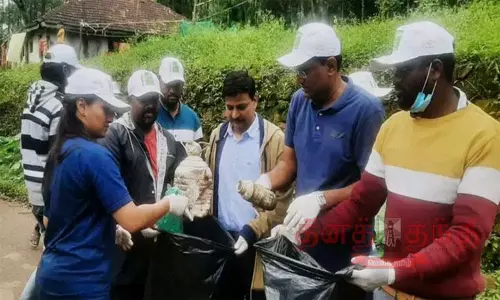 தூய்மை இந்தியா திட்டத்தின் கீழ் சந்திர திரிகோணமலை பகுதியை சுத்தப்படுத்திய கலெக்டர்