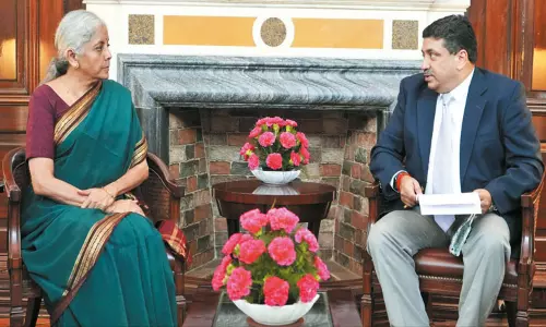 மத்திய மந்திரி நிர்மலா சீதாராமனுடன் அமைச்சர் பழனிவேல் தியாகராஜன் சந்திப்பு