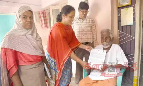 100 வயதை கடந்த மூத்த வாக்காளருக்கு பாராட்டு சான்றிதழ்