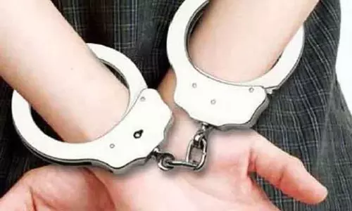 அஞ்சுகிராமம் அருகே டெம்போவில் மணல் கடத்திய 5 பேர் கைது அஞ்சுகிராமம் அருகே டெம்போவில் மணல் கடத்திய 5 பேர் கைது