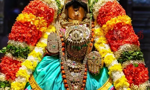 ஸ்ரீரங்கம் ரெங்கநாதர் கோவிலில் இன்று தாயார் திருவடி சேவை