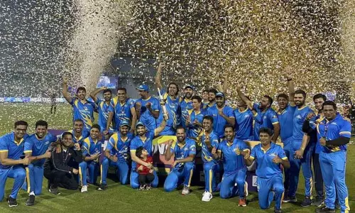 சாலை பாதுகாப்பு கிரிக்கெட் தொடர்: இந்தியா லெஜன்ட்ஸ் அணி சாம்பியன் சாலை பாதுகாப்பு கிரிக்கெட் தொடர்: இந்தியா லெஜன்ட்ஸ் அணி சாம்பியன்