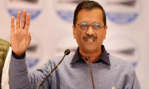 குஜராத்தில் ஆம் ஆத்மியை வீழ்த்த பாஜக- காங்கிரஸ் ஒன்றிணைந்துள்ளது- அரவிந்த் கெஜ்ரிவால் குஜராத்தில் ஆம் ஆத்மியை வீழ்த்த பாஜக- காங்கிரஸ் ஒன்றிணைந்துள்ளது- அரவிந்த் கெஜ்ரிவால்