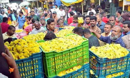 கோவையில் பூக்கள் விலை உயர்ந்தது