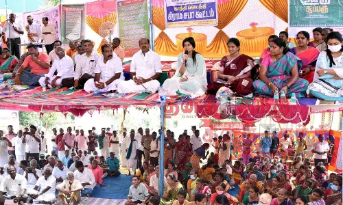 அரசின் நலத்திட்டங்களை பொதுமக்கள் முழுமையாக அறிந்து கொள்வது அவசியம்- கலெக்டர் காயத்ரி கிருஷ்ணன் அரசின் நலத்திட்டங்களை பொதுமக்கள் முழுமையாக அறிந்து கொள்வது அவசியம்- கலெக்டர் காயத்ரி கிருஷ்ணன்