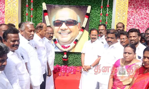 கருணாநிதி உருவப்படத்துக்கு, ராஜேந்திரன் எம்.எல்.ஏ. மாலை அணிவித்து மரியாதை