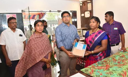 தீபாவளி பண்டிகையையொட்டி நெல்லையில் கதர் சிறப்பு தள்ளுபடி விற்பனை- கலெக்டர் விஷ்ணு தொடங்கி வைத்தார்