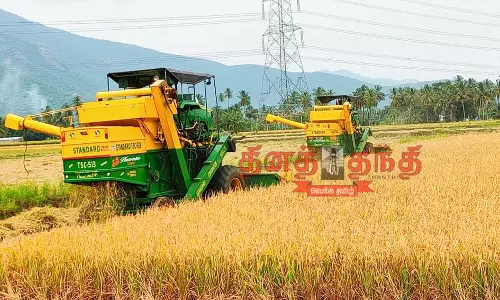 உப்பிலியபுரம் பகுதிகளில் குறுவை நெல் அறுவடை பணி உப்பிலியபுரம் பகுதிகளில் குறுவை நெல் அறுவடை பணி