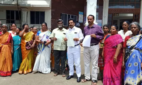 முல்லைப்பெரியாறு அணை பிரச்சினைக்கு நிரந்தர தீர்வு காண இடுக்கி மாவட்டத்தை தனி யூனியன் பிரதேசமாக அறிவிக்க வேண்டும்: குறைதீர்க்கும் கூட்டத்தில் மனு முல்லைப்பெரியாறு அணை பிரச்சினைக்கு நிரந்தர தீர்வு காண இடுக்கி மாவட்டத்தை தனி யூனியன் பிரதேசமாக அறிவிக்க வேண்டும்: குறைதீர்க்கும் கூட்டத்தில் மனு