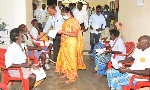 விழுப்புரம் கலெக்டர் அலுவலகத்தில் நடந்த மக்கள் குறைகேட்பு கூட்டத்தில் 442 மனுக்கள் பெறப்பட்டன விழுப்புரம் கலெக்டர் அலுவலகத்தில் நடந்த மக்கள் குறைகேட்பு கூட்டத்தில் 442 மனுக்கள் பெறப்பட்டன