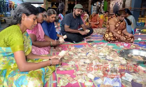 ஈரோடு கபாலீஸ்வரர் வகையறா கோவில்  உண்டியலில் பக்தர்கள் ரூ.8½ லட்சம் காணிக்கை