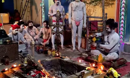 திருச்சியில் மண்டை ஓடு மாலையுடன் அகோரிகள் மகா ருத்ர யாகம்