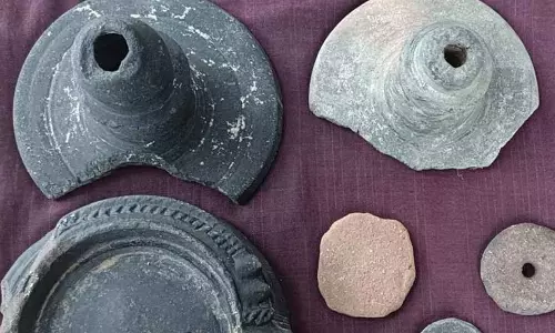 விழுப்புரம் அருகே    2 ஆயிரம் ஆண்டுகள் பழமையான முதுமக்கள் தாழி கண்டெடுப்பு